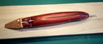 8.jpg (68.85 KiB) 12756 mal betrachtet Das Leder um den Querstift macht, daß die Klinge schön festgeklemmt ist und nicht rumschlackert, wenn sie ausgeklappt ist.