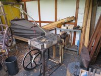 Schmiede.jpg (358.92 KiB) 2408 mal betrachtet Schmiede mit Blasebalg von 1810