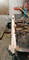 den Bogen eingespannt und begradigt