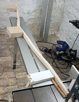 Klötze geklebt.jpg (1 MiB) 1648 mal betrachtet Hilfsklötze mit Heißklebepistole angeklebt