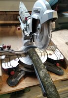 Griffholz mit Kippfräse aufschneiden