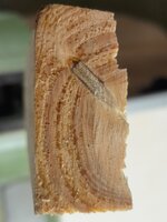 20230114_171438.jpg (133.56 KiB) 6764 mal betrachtet Runtergearbeitet. Der dicke dunkle Ring links im Rohling wird herausgearbeitet