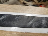 20240510_162558_Hd6vX7Jm8p.jpeg (416.35 KiB) 3456 mal betrachtet Die Risse nach Entfernung der Wölbung bei nur noch 2,6mm dicke