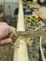 abgekratzt, Tipp am Rande: die Bastreste mach ich immer mit Holz. geht gut und man verletzt gwies den Rücken ned