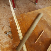 Ahorn <br /><br />Nachden das ausschleifen nicht gut ging mit dem Stechbeitel die Rinne geformt. Dann Ahorn grob abgezeichnet.