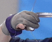 Technik mit 4-Fingerhandschuh