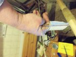 Daumen gestreckt, mit Zeigefinger verschlossen