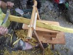 ...die ersten Kontaktaufnahmen <br />mit dem Ziehmesser...