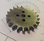 Zahnflanken fein schleifen (am besten tangential zur Bohrung) und Zähne abrunden.