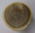 grob geschliffen, aber unbehandelt. Durchm. ca. 6 cm