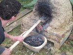...und immer schön "WischiWischi..." machen...<br />Trotzdem hatten die ersten Pizzen einen zwar<br />nur geringen, aber dennoch spürbaren <br />Lehmanteil... ;-D