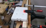 Kühlung mit Eispack.jpg (456.12 KiB) 5450 mal betrachtet Fertig gebogen und ein Eispack drauf - muss ich nicht so lange warten, bis das Holz wieder abgekühlt ist