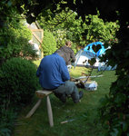 Beke und Geoffrey bei der Arbeit